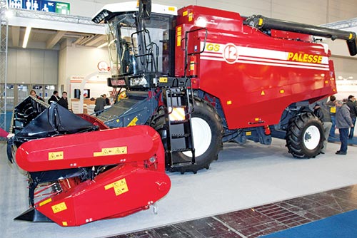 Gomselmash GS12 combine