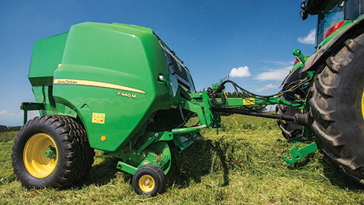 John-Deere-F440M-round-baler-A