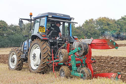 Ploughing-champs-f3